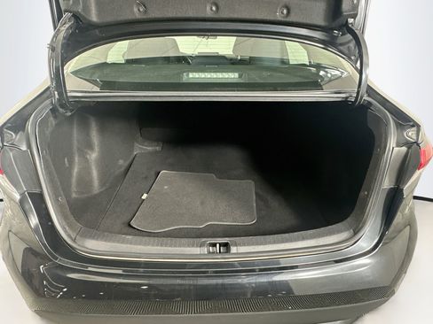 Used 2021 Toyota Corolla LE FWD image 27