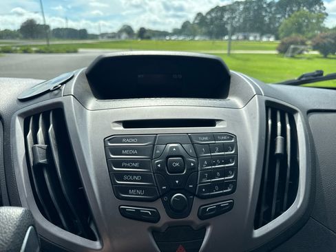 Used 2018 Ford Transit 150 XLT image 19