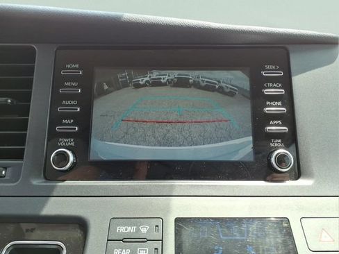 Used 2020 Toyota Sienna L FWD image 19