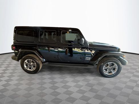 Used 2022 Jeep Wrangler Unlimited Sahara AWD/4WD image 5