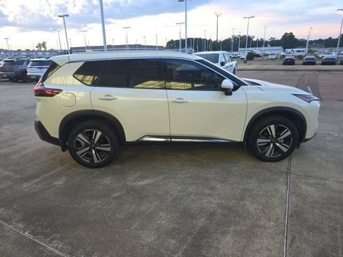 Used 2023 Nissan Rogue SL w/ SL Premium Package FWD image 6