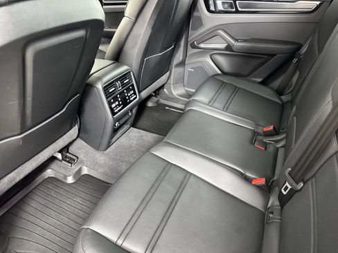 Certified 2023 Porsche Cayenne GTS AWD/4WD image 14