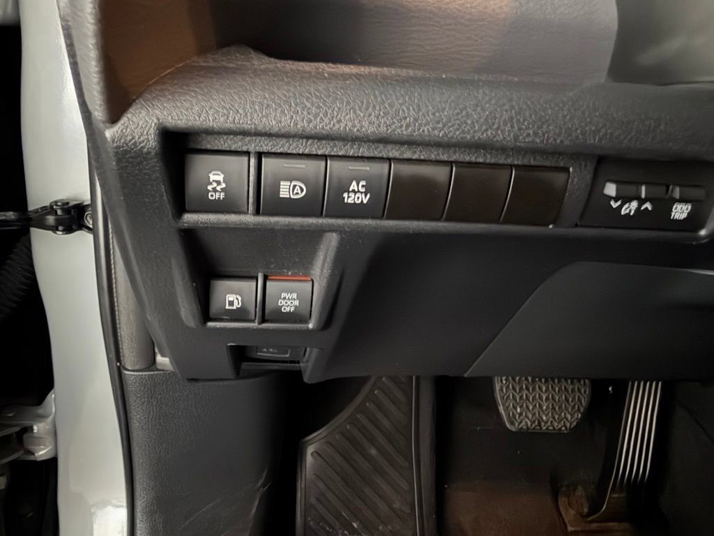 Used 2023 Toyota Sienna XLE Woodland Edition AWD/4WD image 17