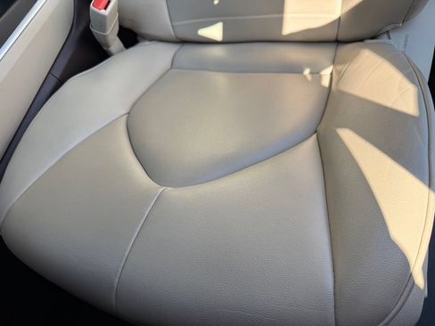 Used 2021 Toyota Highlander XLE FWD image 24