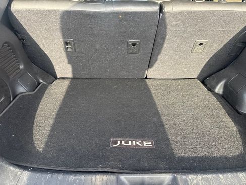 Used 2011 Nissan Juke SL FWD image 31