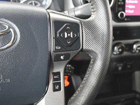 Used 2020 Toyota Tacoma SR5 AWD/4WD image 33