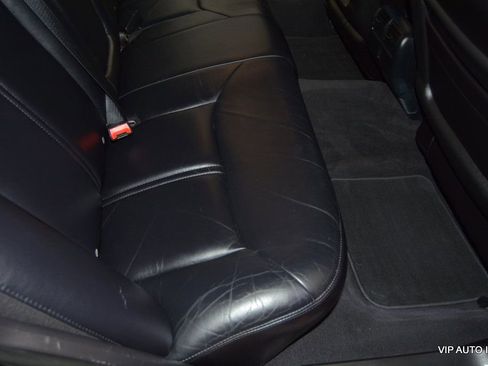 Used 2005 Lincoln Town Car Signature Limited image 28