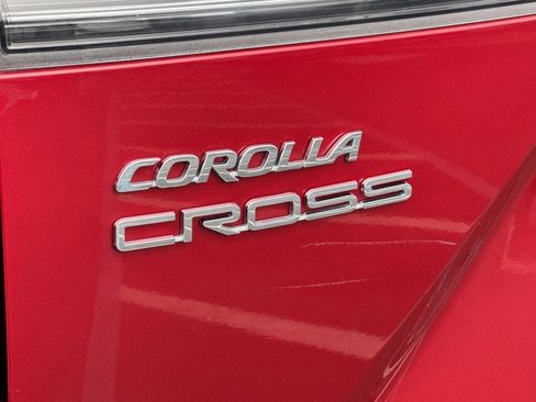 Used 2024 Toyota Corolla Cross XLE image 32