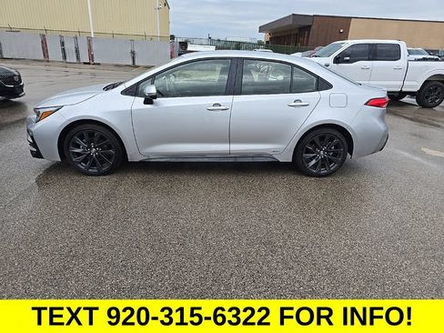 Used 2026 Toyota Corolla SE w/ SE Premium Package AWD/4WD image 3