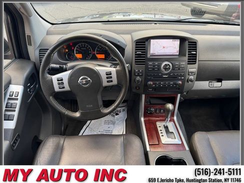 Used 2012 Nissan Pathfinder LE image 12