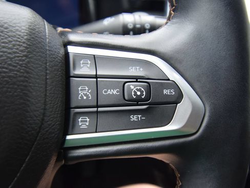 Used 2019 Jeep Compass Latitude FWD image 33