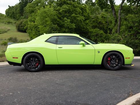Used 2023 Dodge Challenger SRT Hellcat RWD image 8