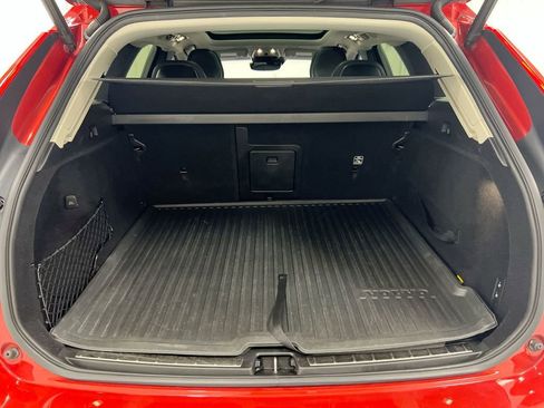 Used 2019 Volvo XC60 T5 Momentum w/ Premium Package AWD/4WD image 19