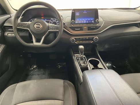 Used 2024 Nissan Altima 2.5 SV image 11