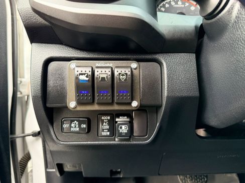 Used 2017 Toyota Tacoma TRD Off-Road w/ Premium & Technology Package image 20