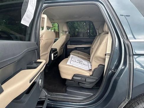 Used 2022 Ford Expedition Max XLT image 36