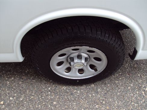 Used 2014 Chevrolet Express 1500 AWD image 29