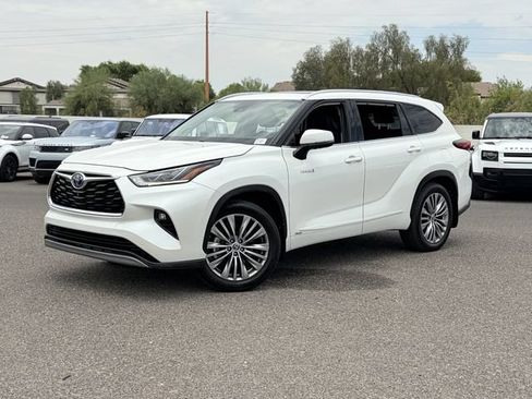 Used 2020 Toyota Highlander Platinum AWD/4WD image 2