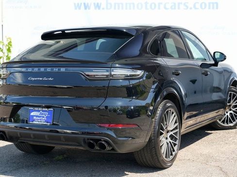 Used 2022 Porsche Cayenne Turbo image 3