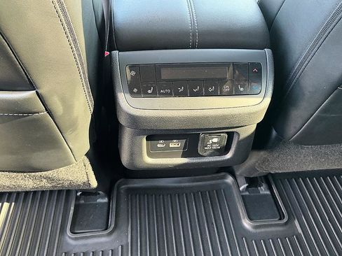 Certified 2025 Nissan Pathfinder Platinum w/ Cargo Package FWD image 25