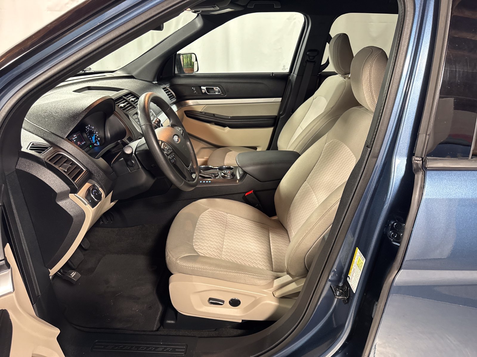 Used 2018 Ford Explorer 4WD image 3
