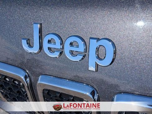 Certified 2022 Jeep Cherokee Limited AWD/4WD image 9