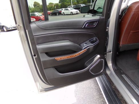 Used 2019 Chevrolet Suburban Premier w/ Premier Plus Edition AWD/4WD image 21