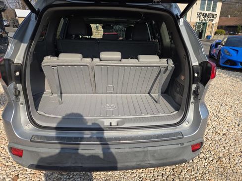 Used 2018 Toyota Highlander XLE AWD/4WD image 19