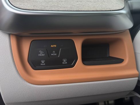 Used 2025 Volkswagen ID. Buzz Pro S Plus image 27