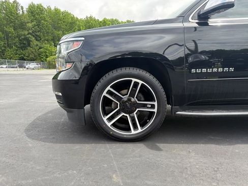 Used 2020 Chevrolet Suburban Premier AWD/4WD image 30