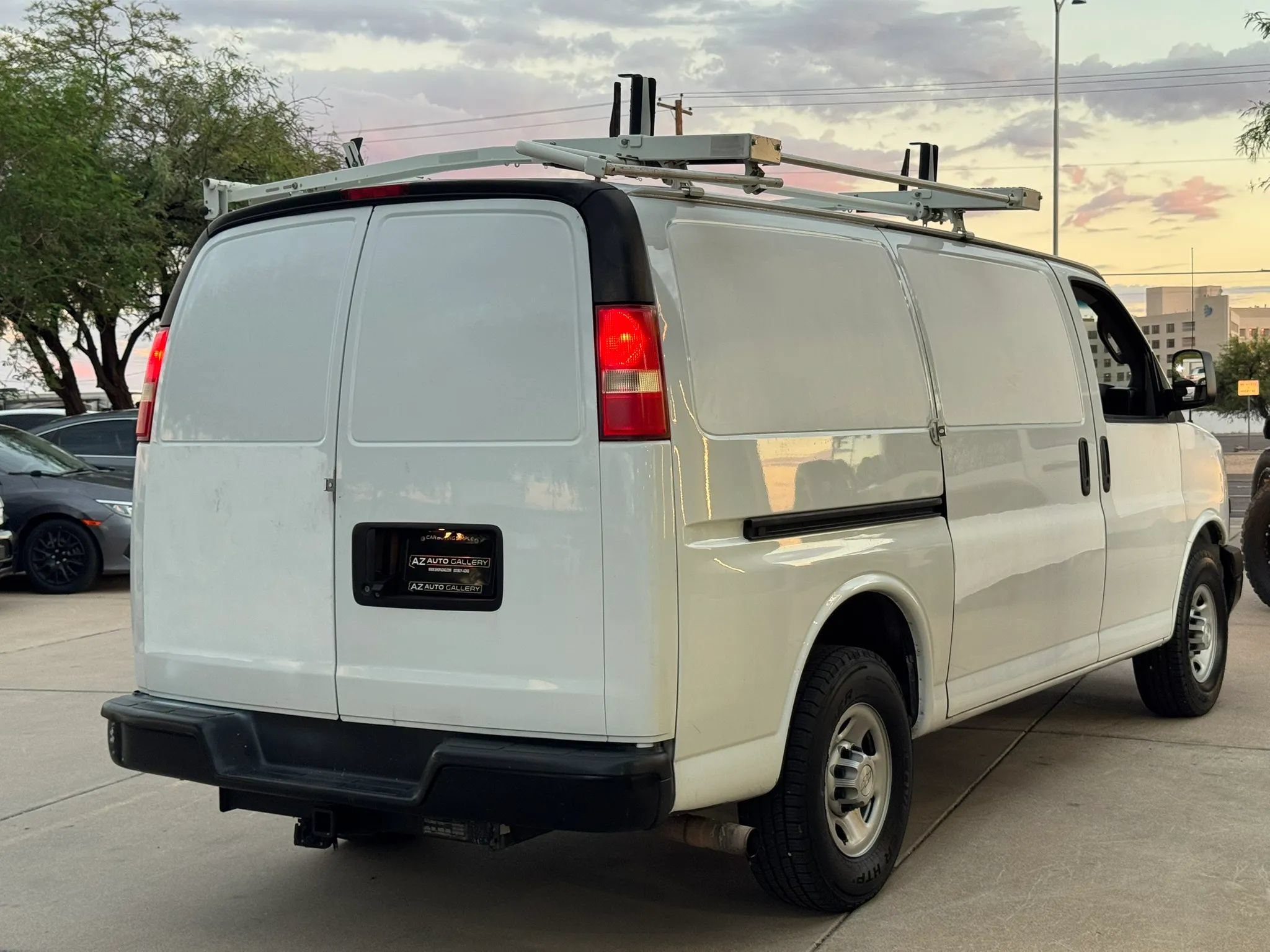 Used 2018 Chevrolet Express 2500 w/ Driver Convenience Package RWD image 5