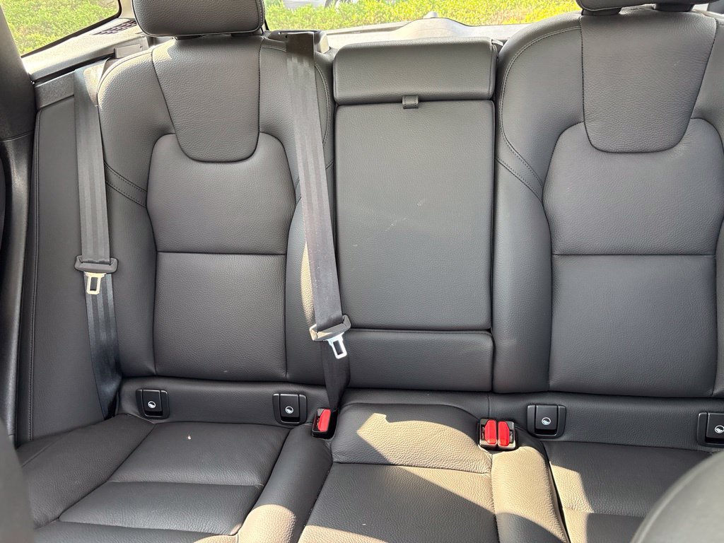 Certified 2025 Volvo XC60 T8 Plus w/ Protection Package Premier AWD/4WD image 27