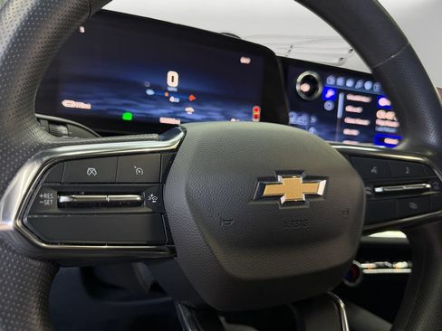 Used 2025 Chevrolet Equinox EV LT FWD image 18
