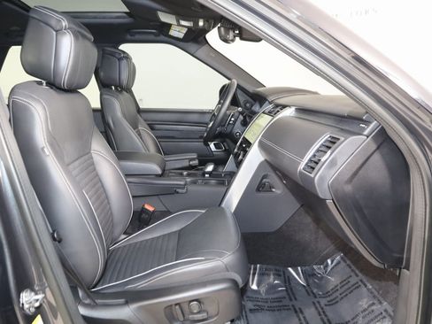 Used 2023 Land Rover Discovery Metropolitan Edition image 13