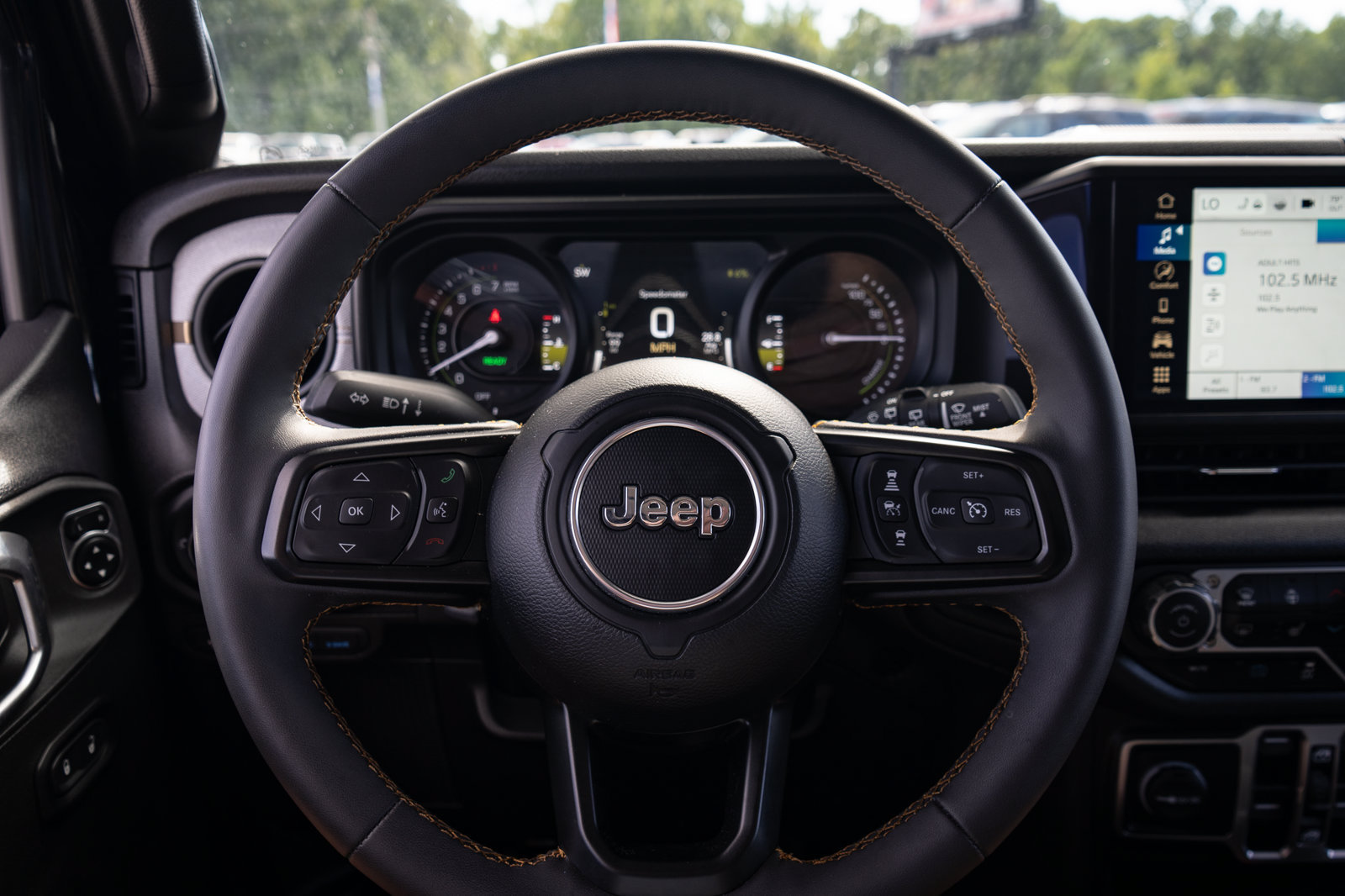 Used 2024 Jeep Wrangler Unlimited w/ Convenience Group AWD/4WD image 28