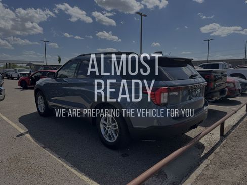 Used 2025 Ford Explorer Active RWD image 3