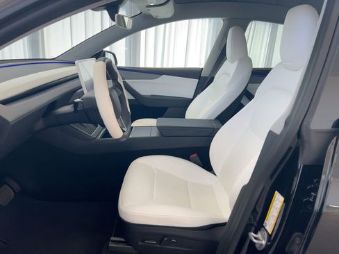 Used 2026 Tesla Model Y AWD image 5