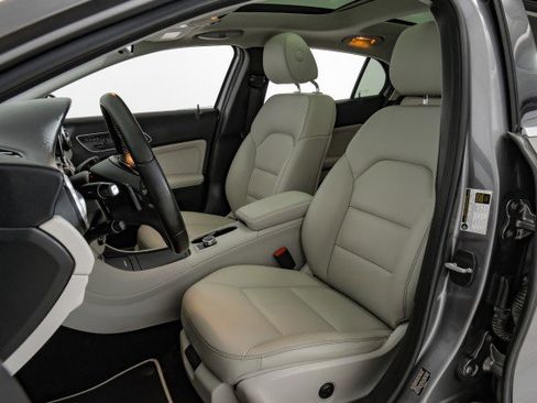 Used 2015 Mercedes-Benz GLA 250 4MATIC image 30