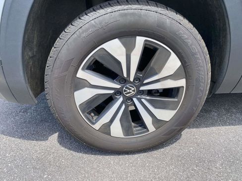 Used 2024 Volkswagen Atlas Cross Sport SE FWD image 7