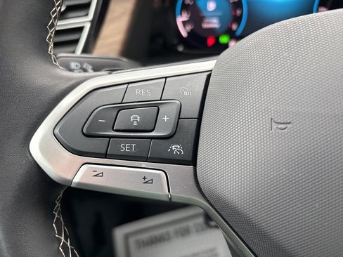 Used 2025 Volkswagen Atlas SE image 12