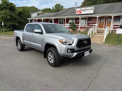 Used 2017 Toyota Tacoma SR5 image 2