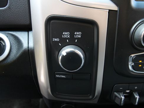 Used 2016 RAM 2500 SLT w/ Luxury Group AWD/4WD image 31