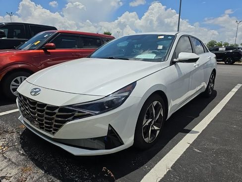 Used 2022 Hyundai Elantra SEL w/ Convenience + Premium Package FWD image 5