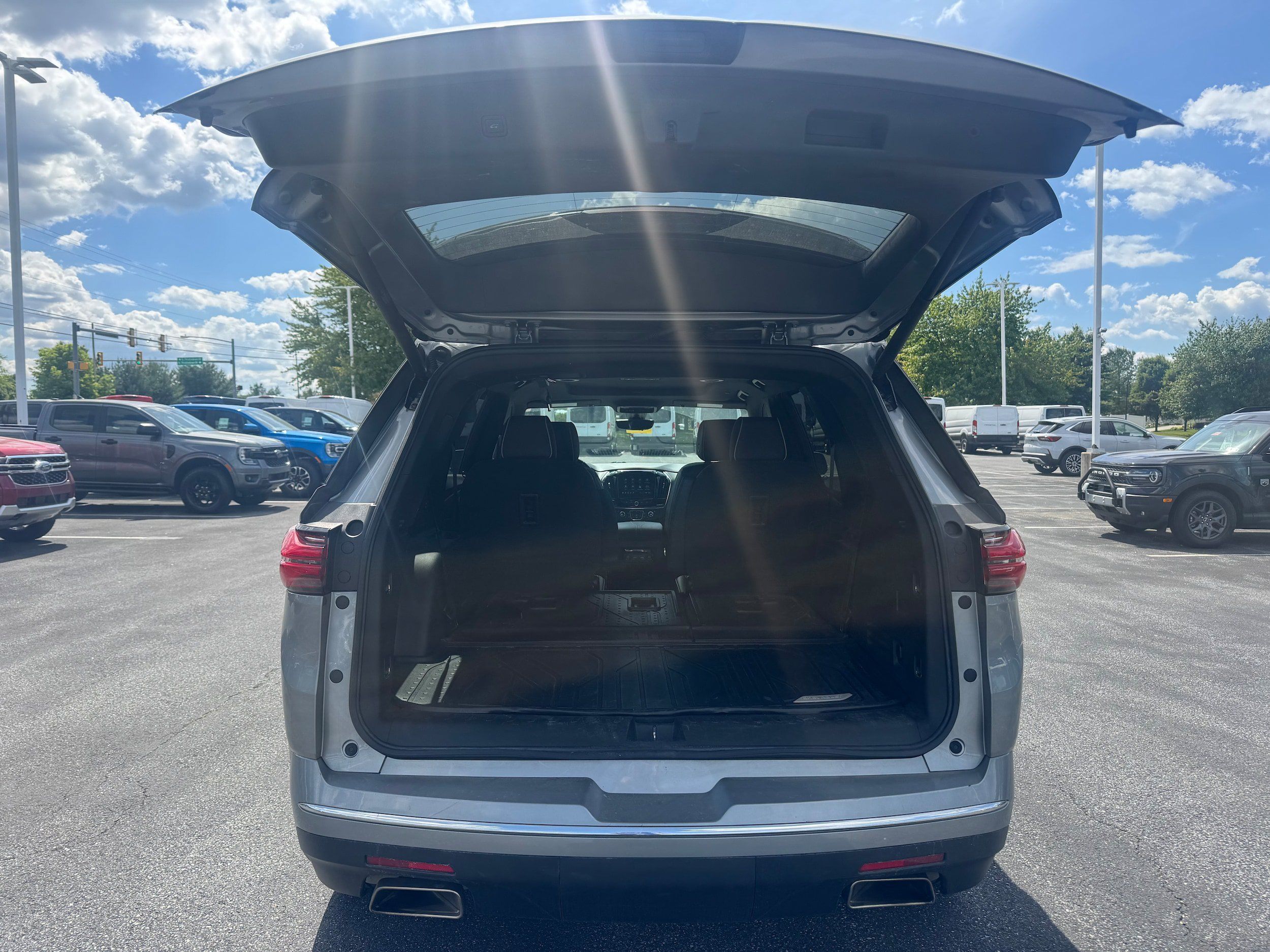 Used 2023 Chevrolet Traverse Premier w/ LPO, Floor Liner Package AWD/4WD image 5