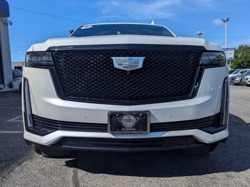Used 2022 Cadillac Escalade ESV Sport Platinum AWD/4WD image 4