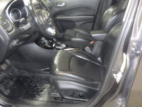 Used 2019 Jeep Compass Limited w/ Advanced Safety Group AWD/4WD image 8