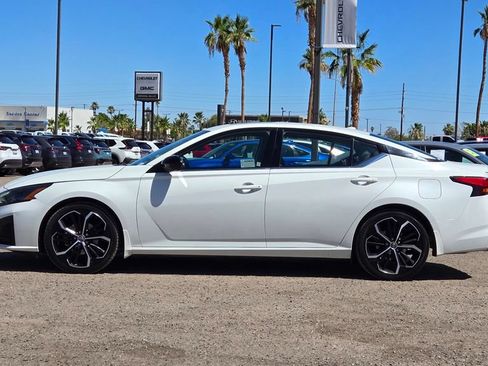 Used 2023 Nissan Altima 2.5 SR w/ SR Premium Package FWD image 7