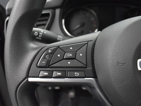 Used 2020 Nissan Rogue Sport S image 6