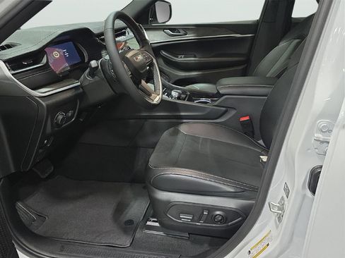 New 2026 Jeep Grand Cherokee Altitude image 7