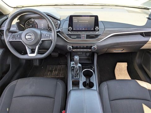 Used 2024 Nissan Altima 2.5 SV image 14